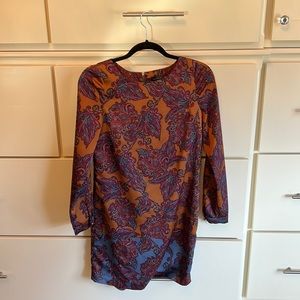 Limited mini silky shift dress with contrasting paisley print